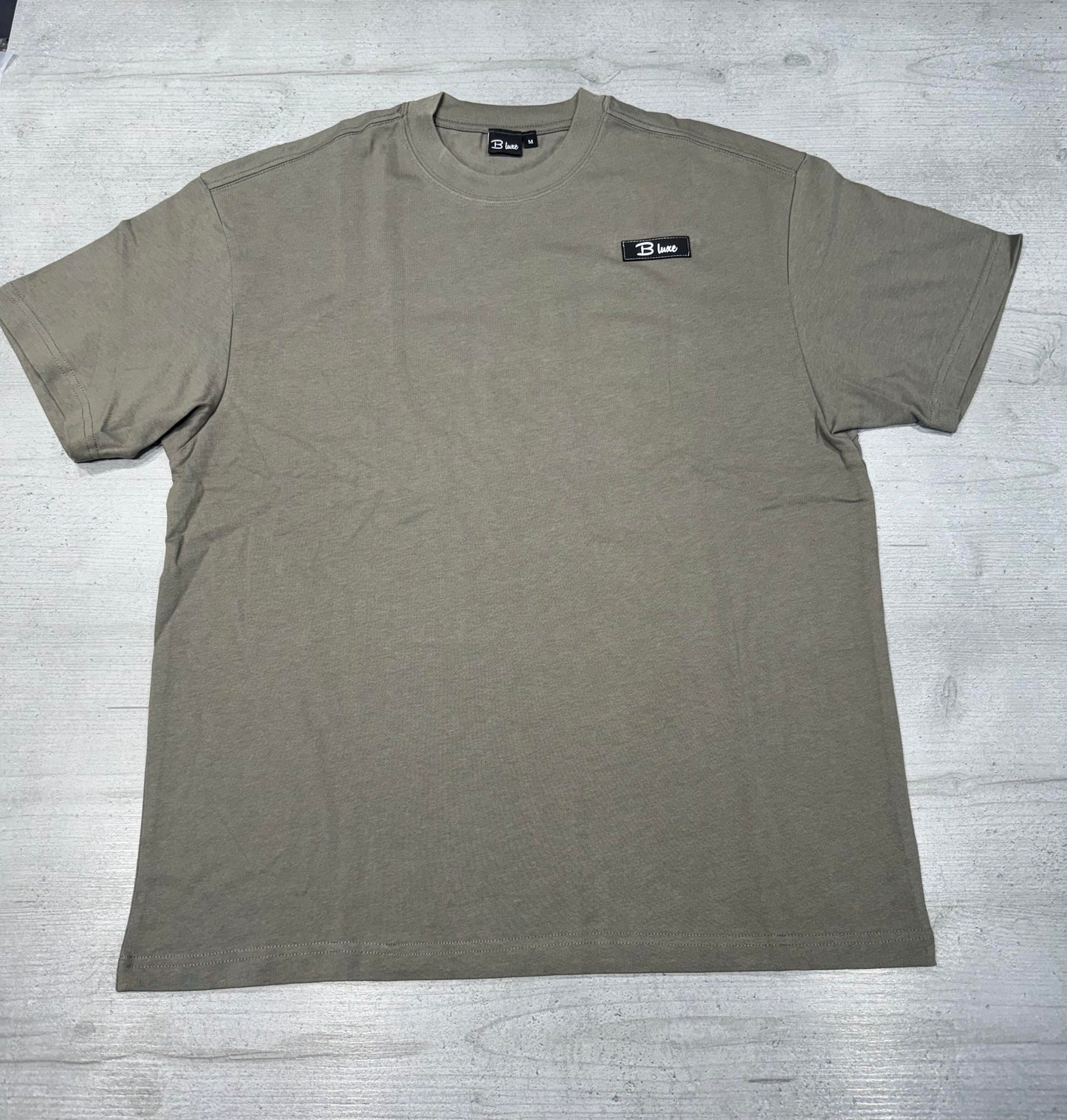 B luxe premium t-shirt available in 5 colours!