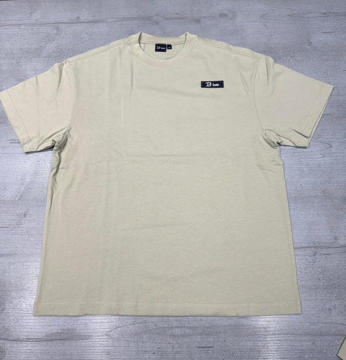 B luxe premium t-shirt available in 5 colours!